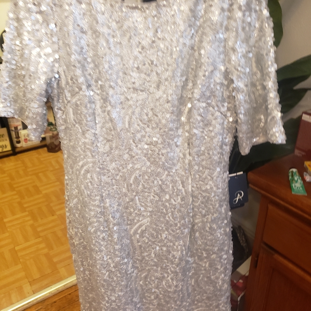 Dress - Picture 9 of 9